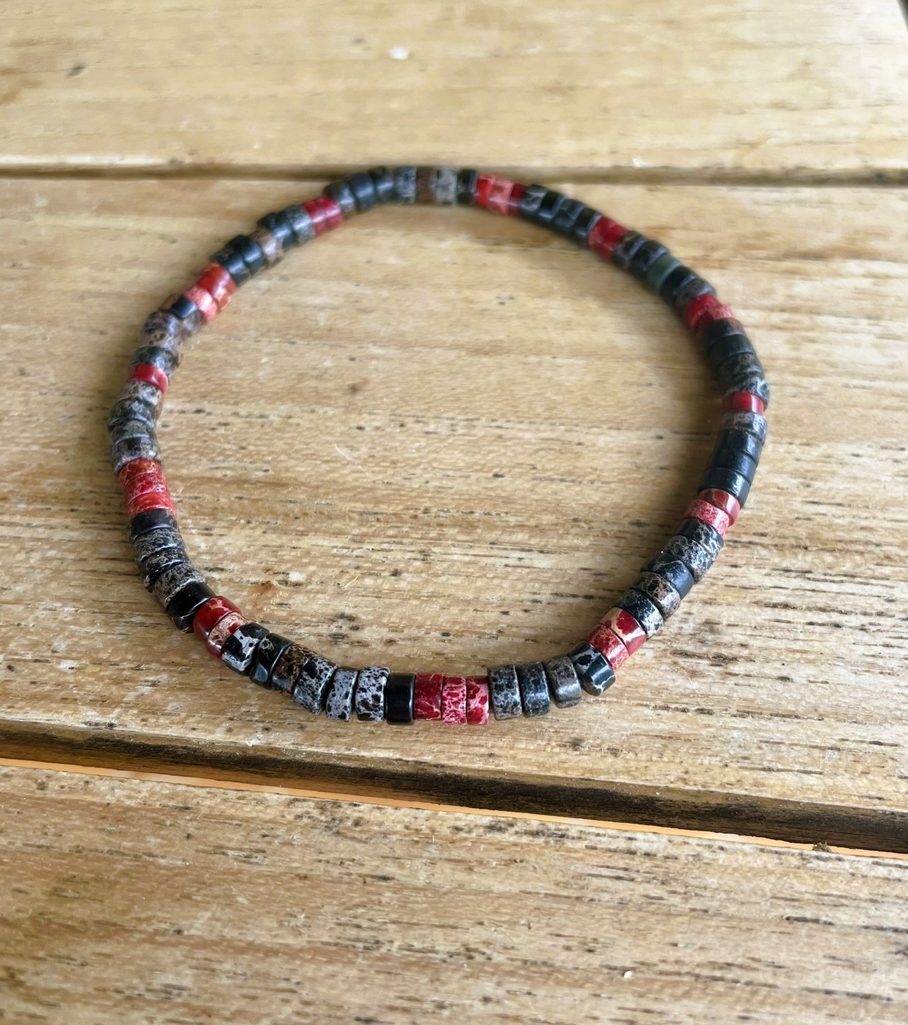 Bracelet perles homme - noir & rouge