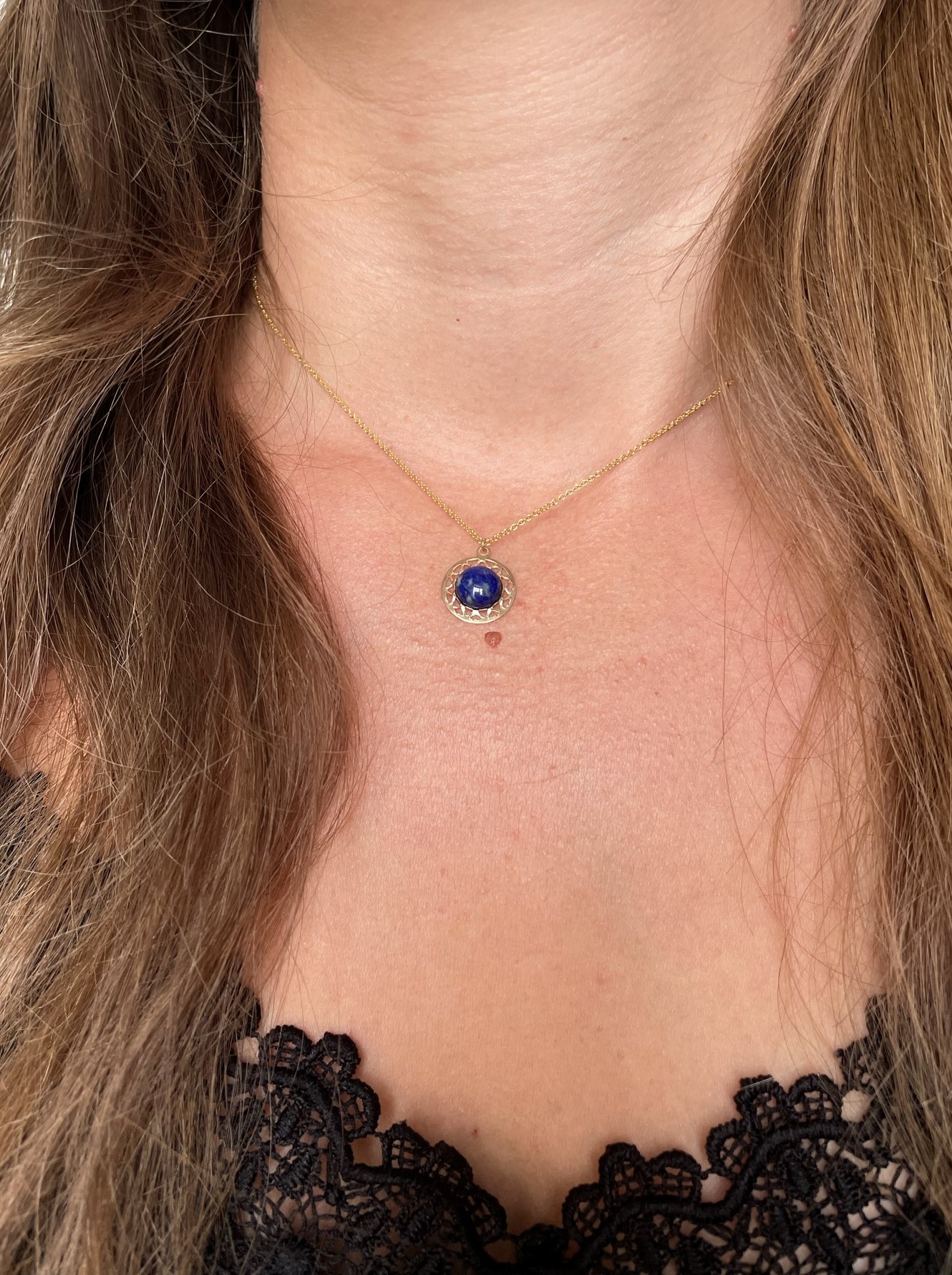 Collier ras de cou pendentif médaillon Lapis Lazuli