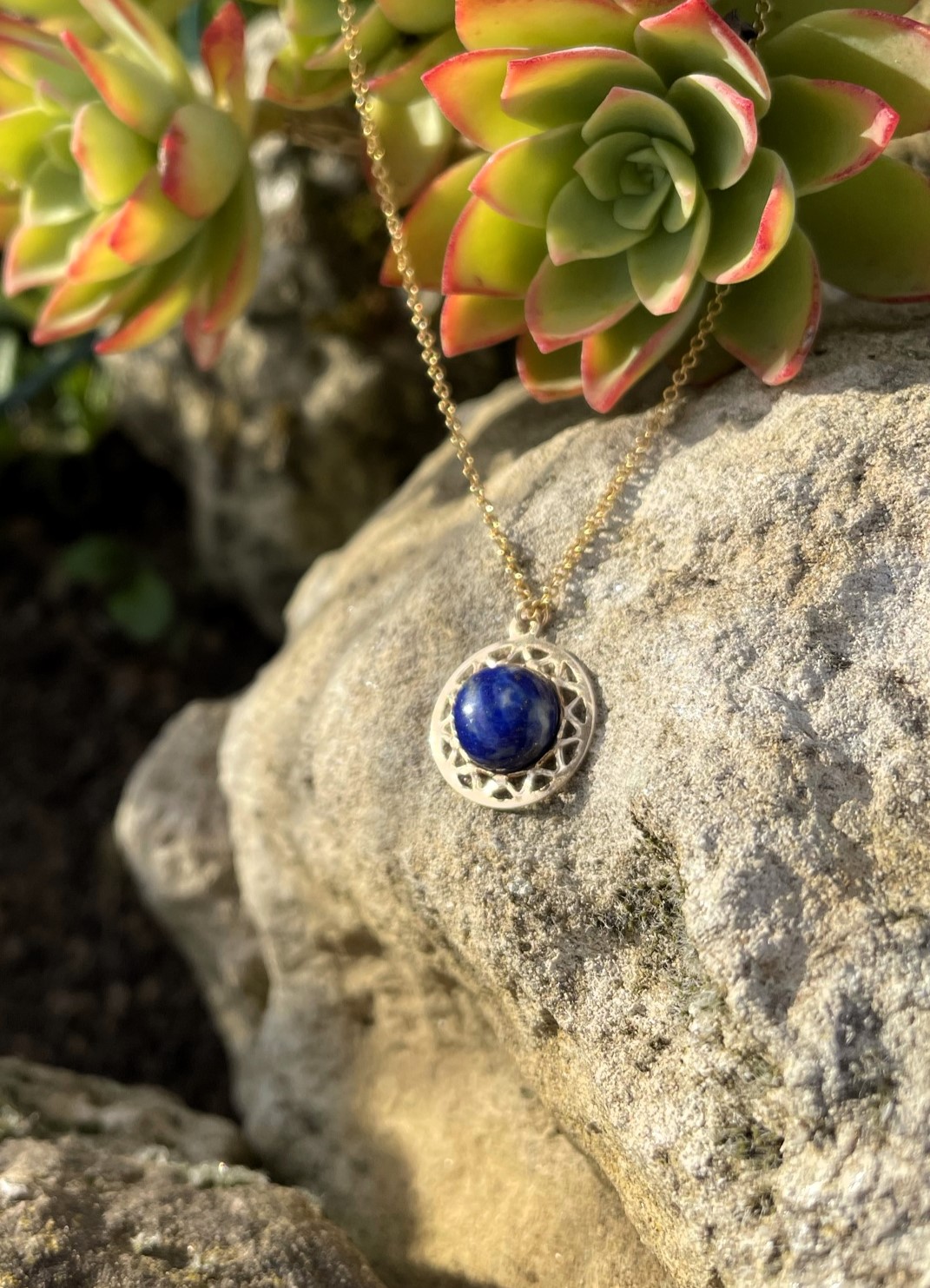 Collier ras de cou pendentif médaillon Lapis Lazuli