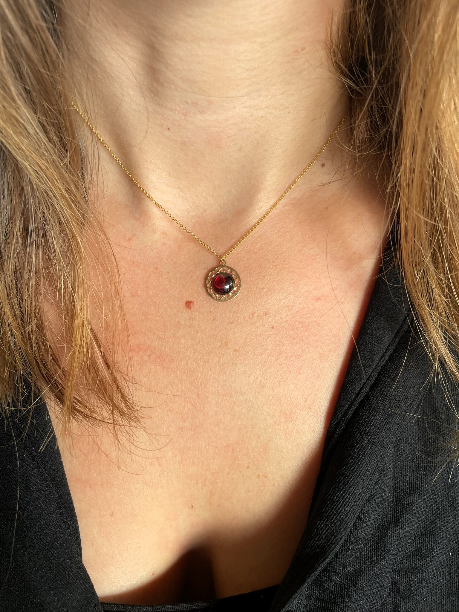 Collier ras de cou pendentif médaillon pierre de naissance