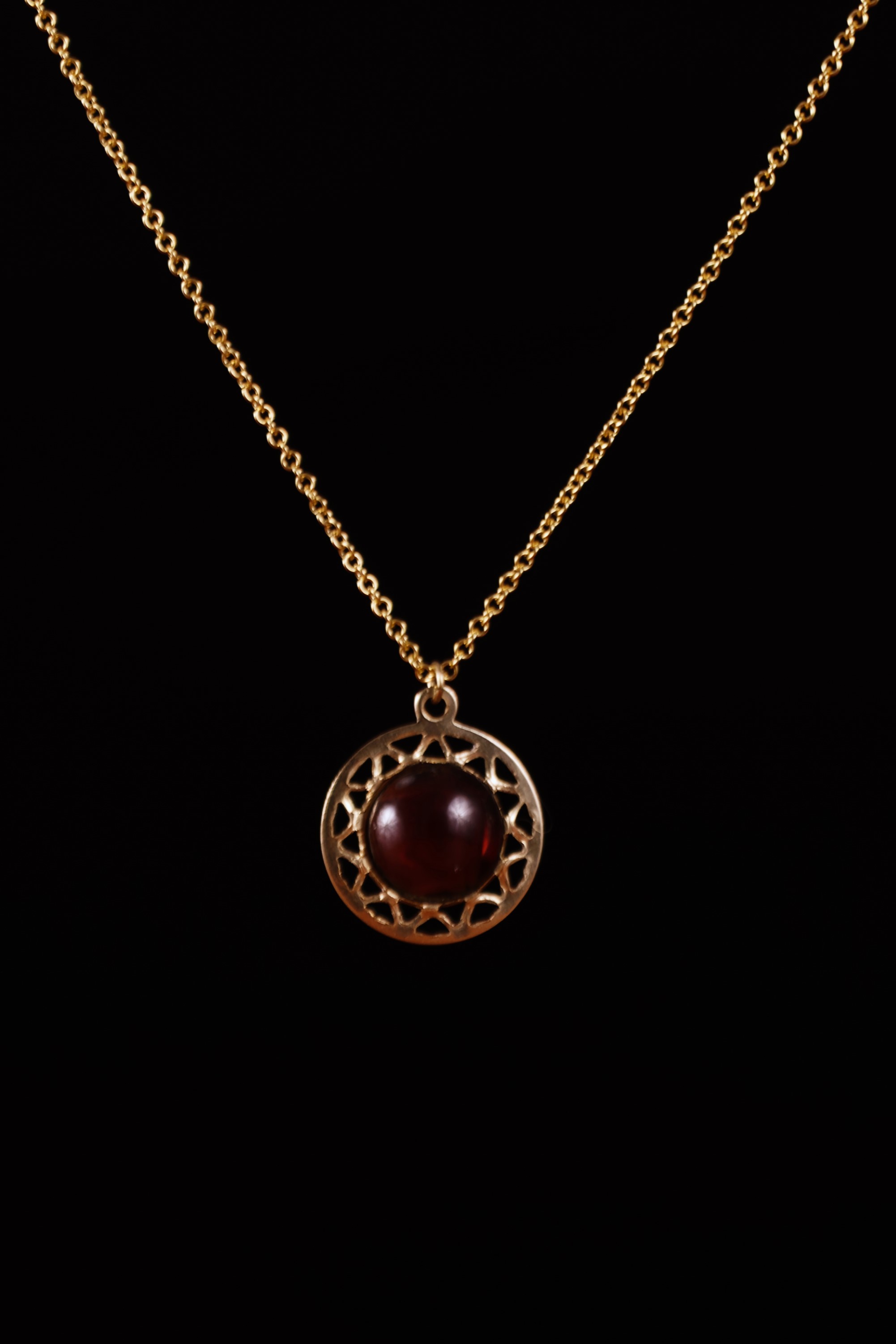 Collier ras de cou pendentif médaillon pierre de naissance