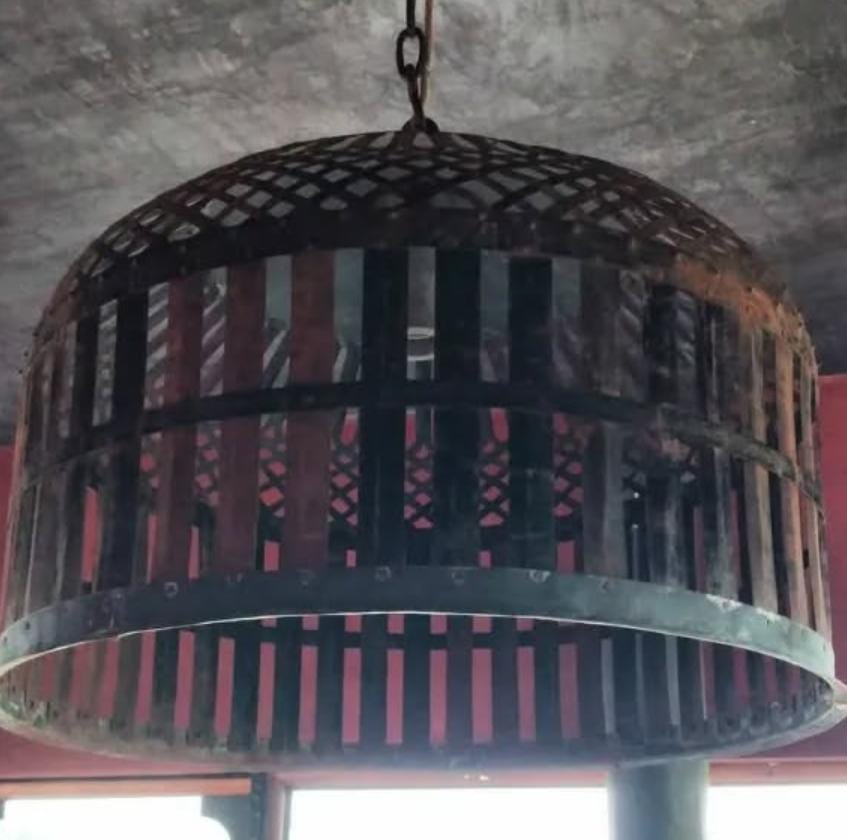 LÁMPARA COGANTE ESTILO INDUSTRIAL.