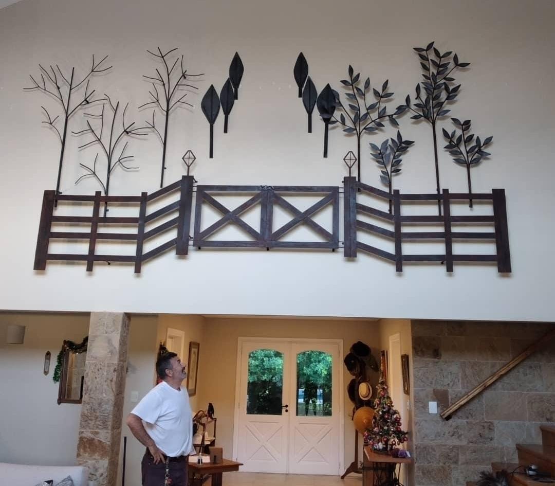 ARTE DECORATIVO DE METAL SOBRE PARED – Bosque y cerca