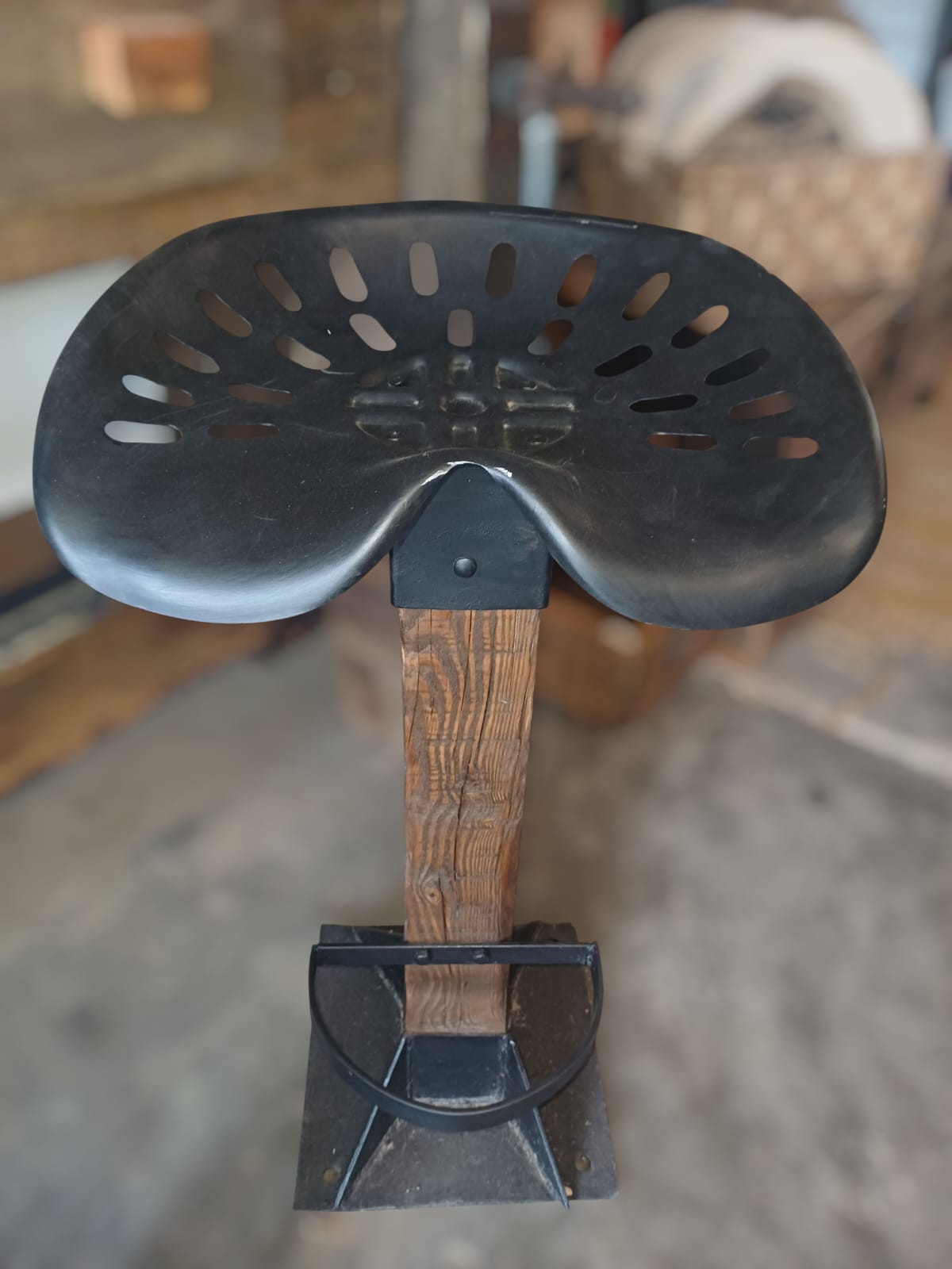 BANQUETA TRACTOR NEGRA MADERA/HIERRO