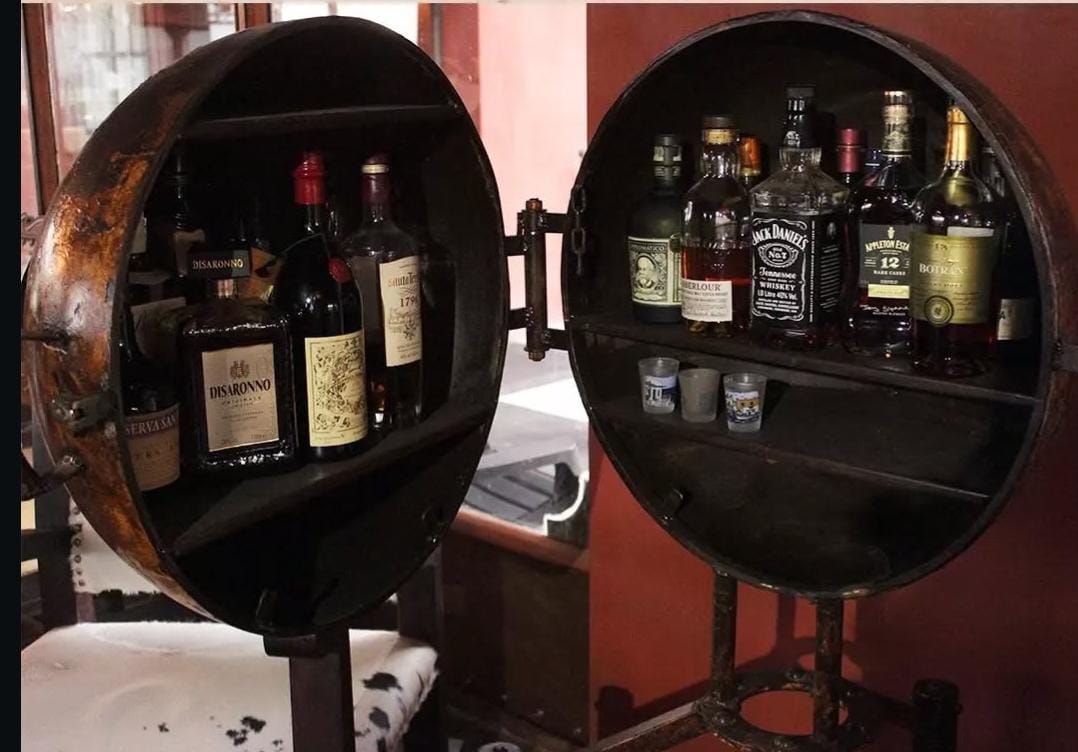 ANTIGUA BOYA DE MAR, BODEGA.
