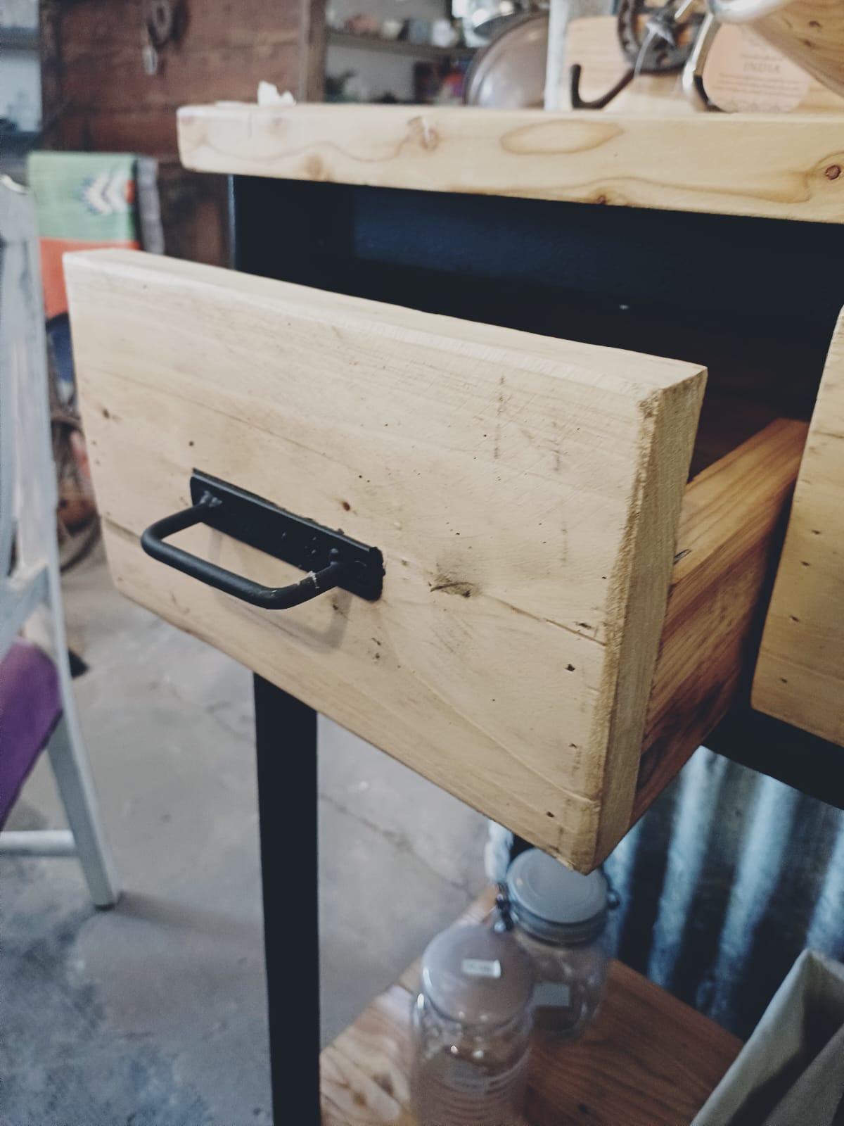 PERCHERO  ESPEJO HIERRO REPARTIDO Y MADERA 3 CAJONES  94x40x1,90