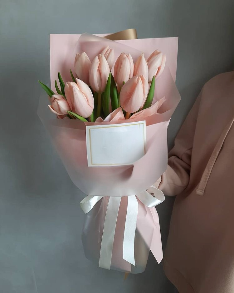 Ramo de tulipanes rosados