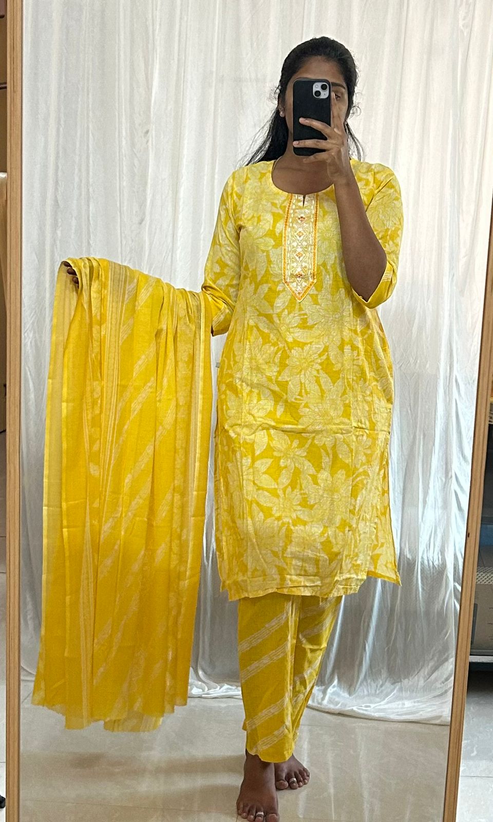 Avaasa Pita Swetha Kurti