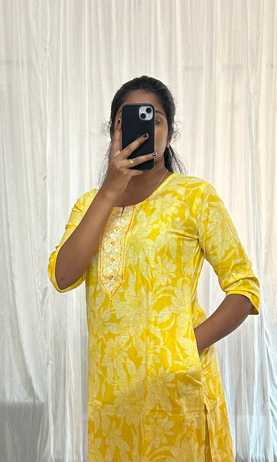 Avaasa Pita Swetha Kurti