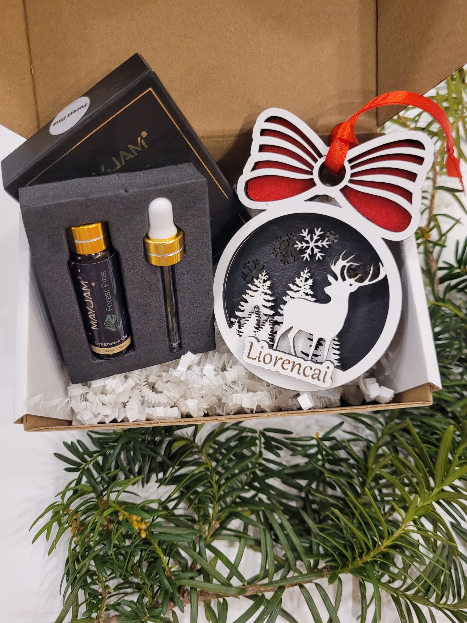 Rinkinys Nr. 14 . Kalėdinis žaisliukas - difuzorius + pušų aliejus Kalėdinis žaisliukas - difuzorius + pušų aliejus 