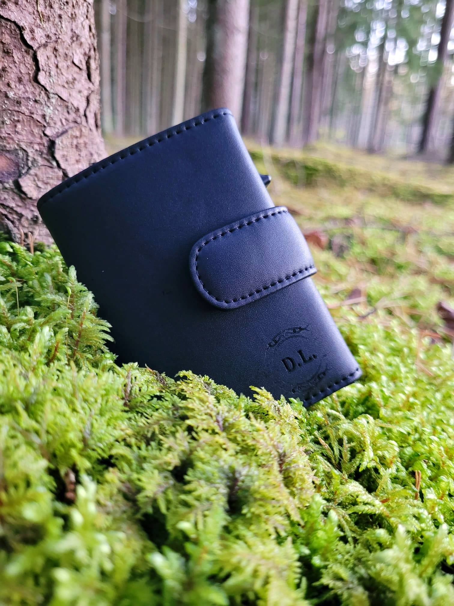 Odinė piniginė su kortelių dėkliuku