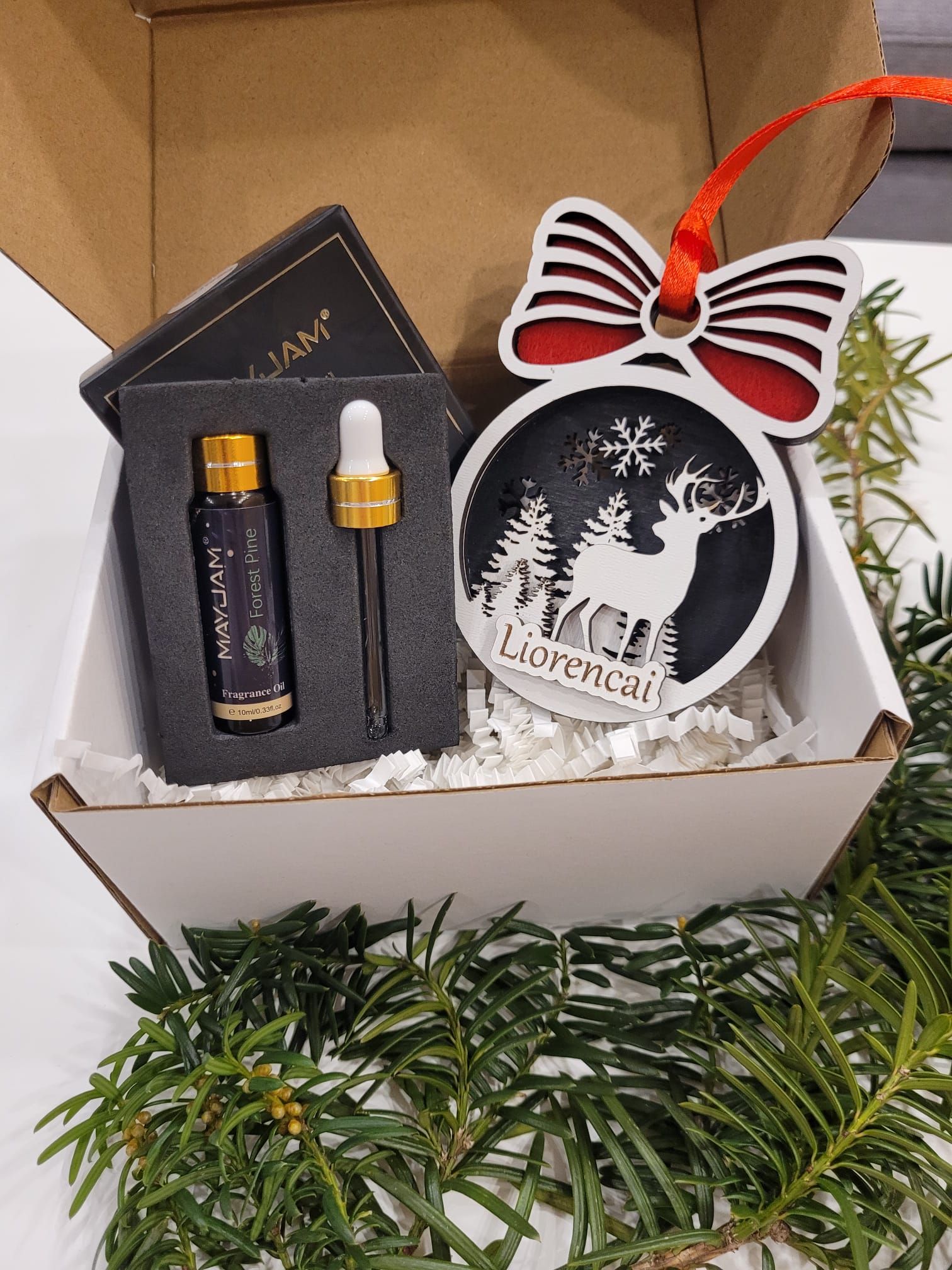 Rinkinys Nr. 14 . Kalėdinis žaisliukas - difuzorius + pušų aliejus Kalėdinis žaisliukas - difuzorius + pušų aliejus 