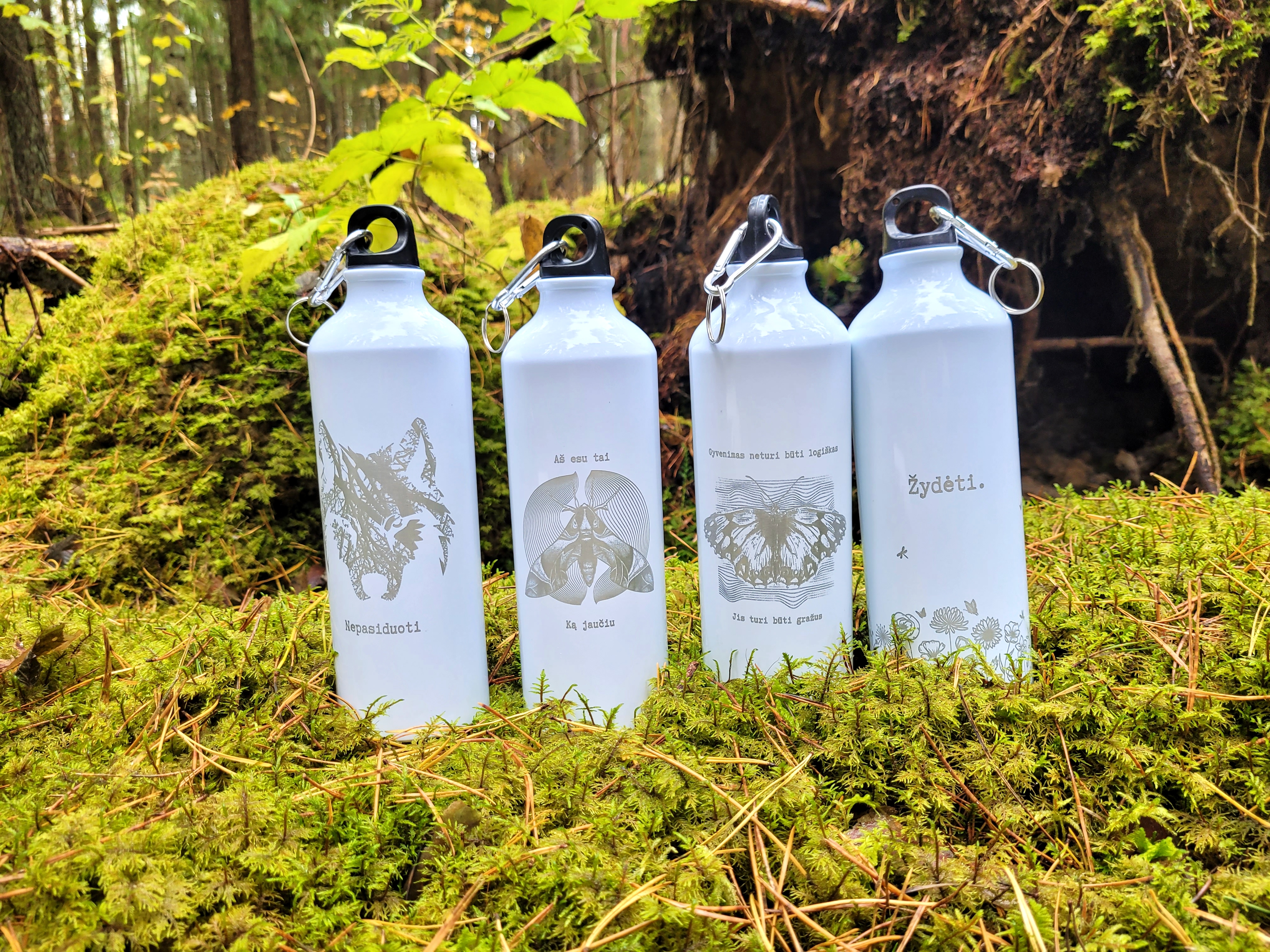 Metalinė balta gertuvė su karabinu