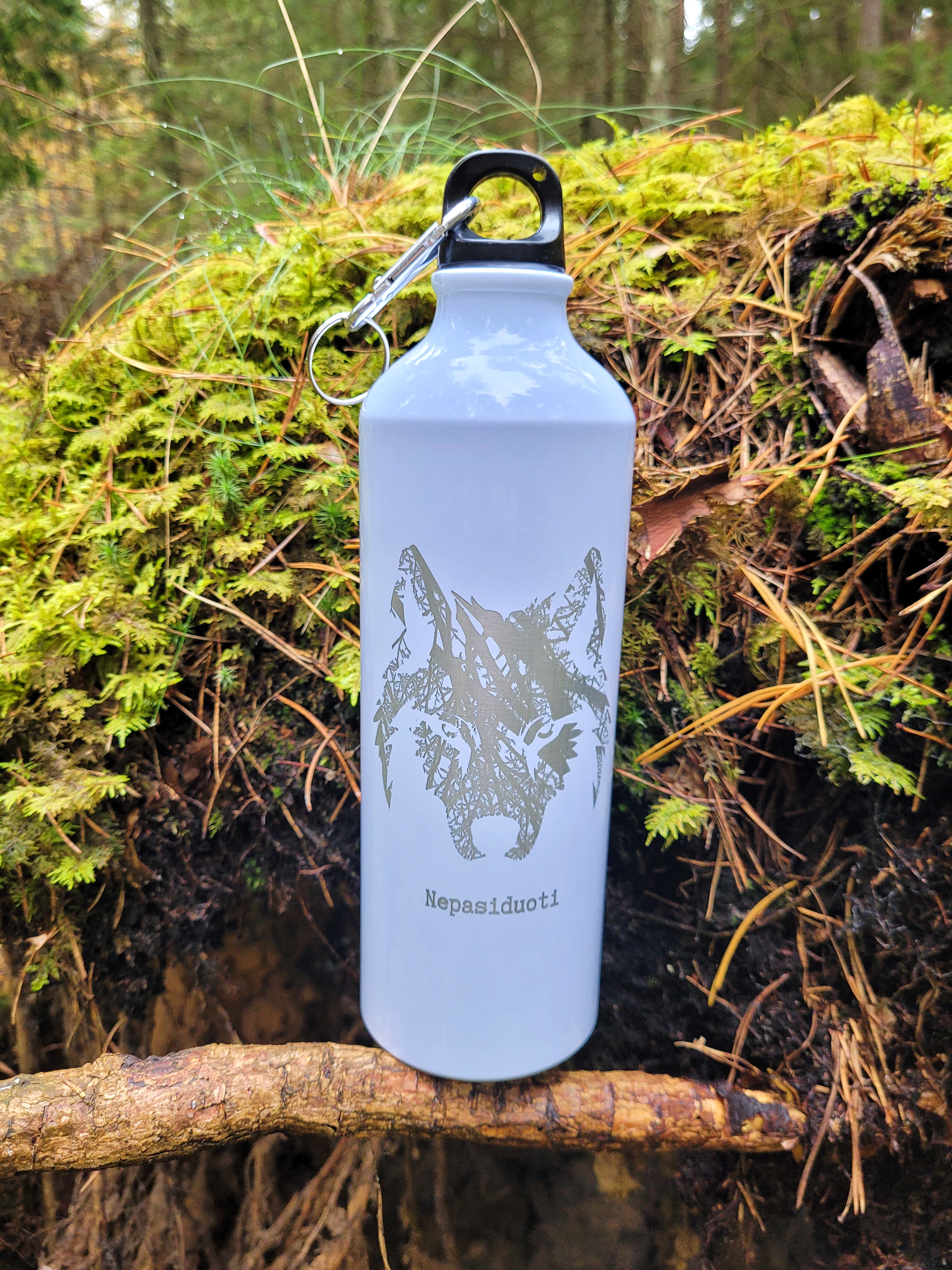 Metalinė balta gertuvė su karabinu