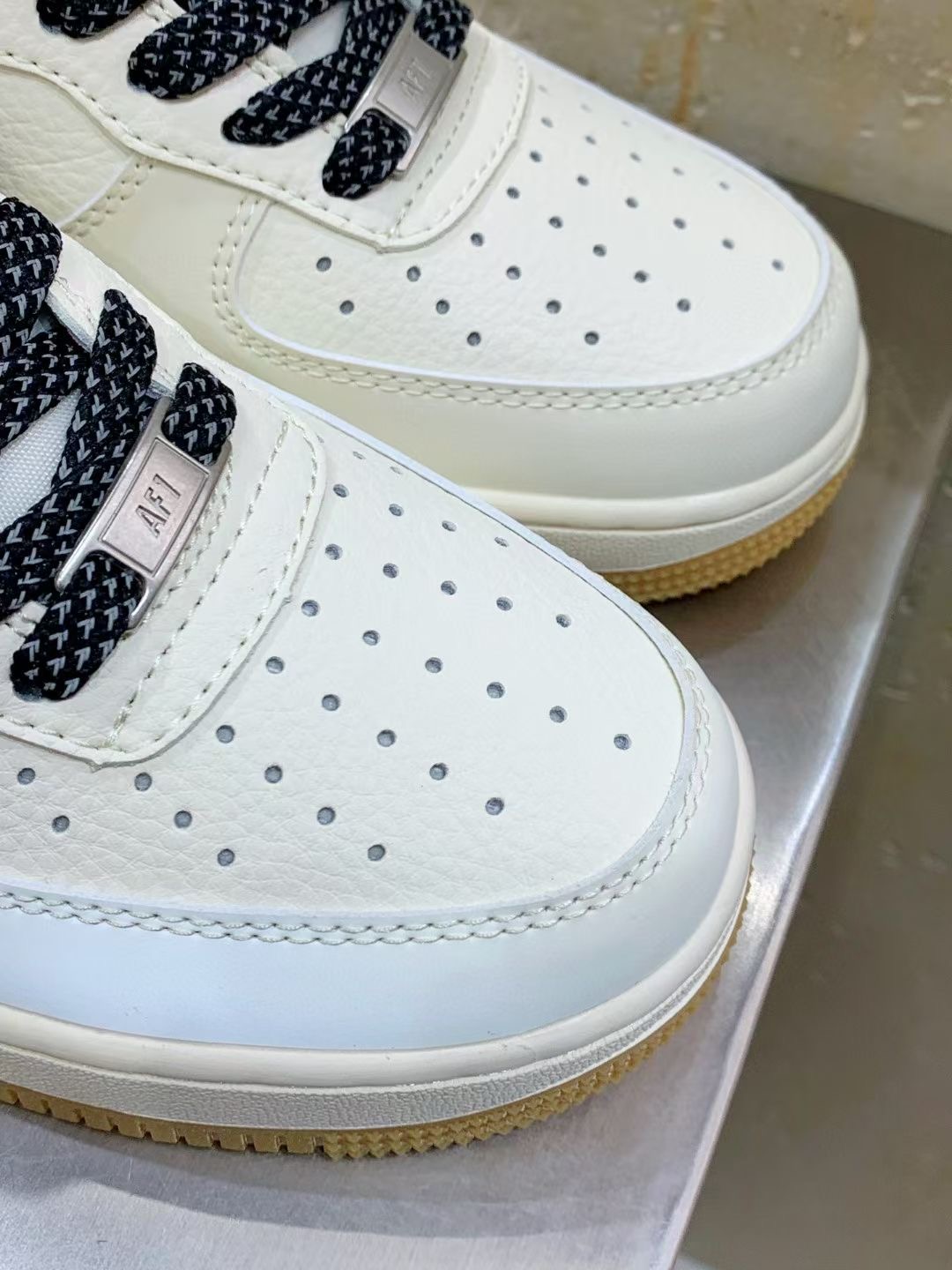 Nike Air Force 1 x Supreme Sneakers