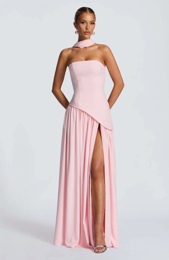 Elegant Strapless choker  Evening Gown