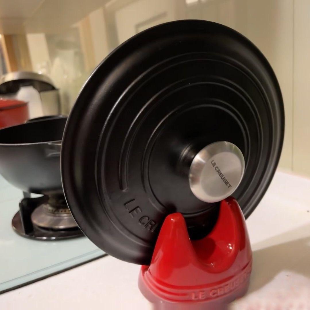 Le Creuset Pan Lid Stand