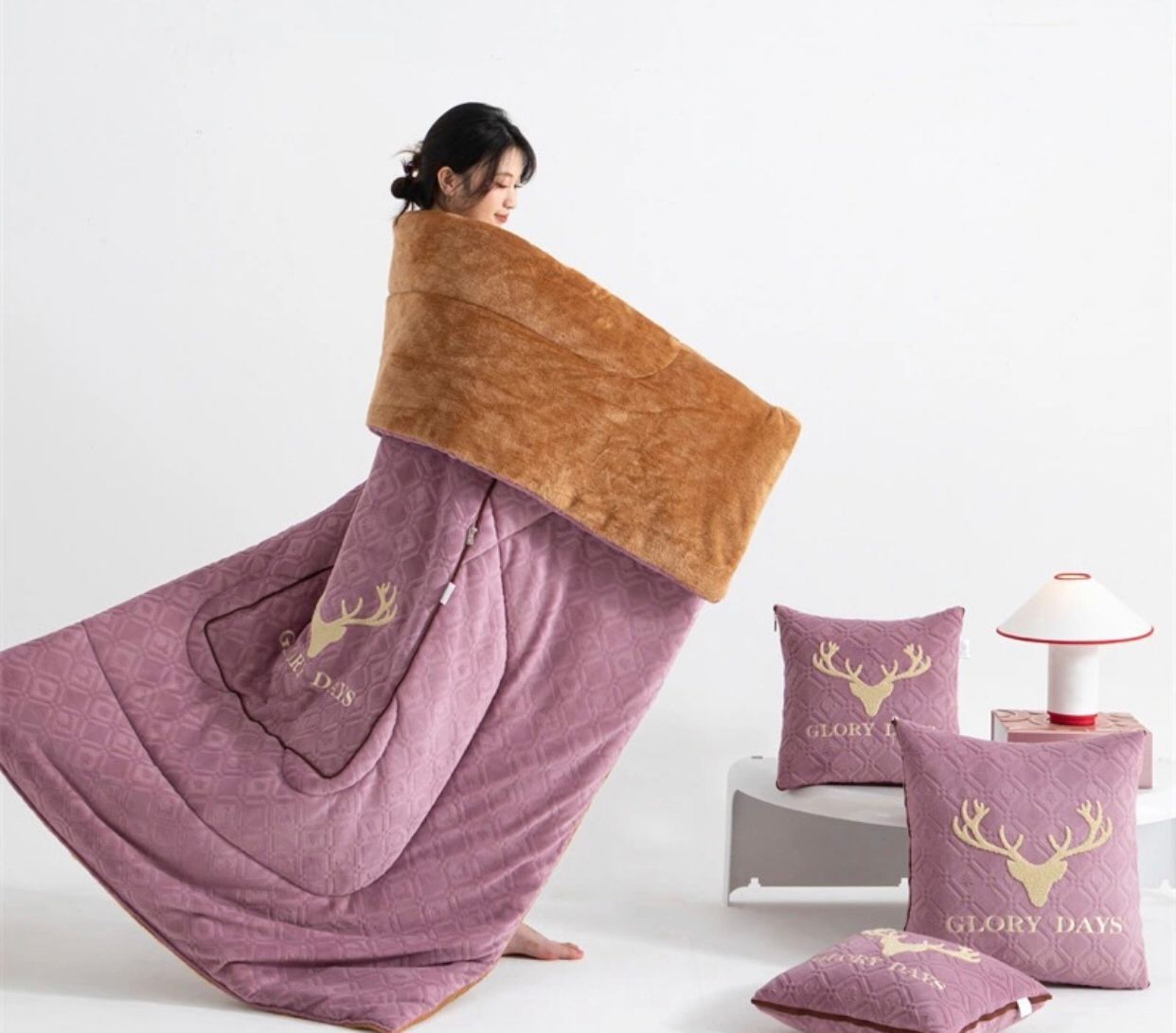 Plush Deer Patterned Blanket Set