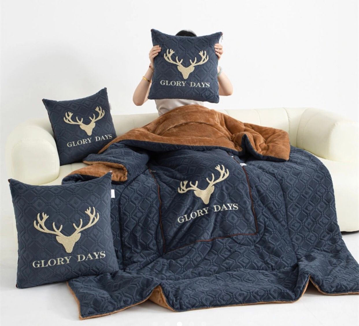 Plush Deer Patterned Blanket Set