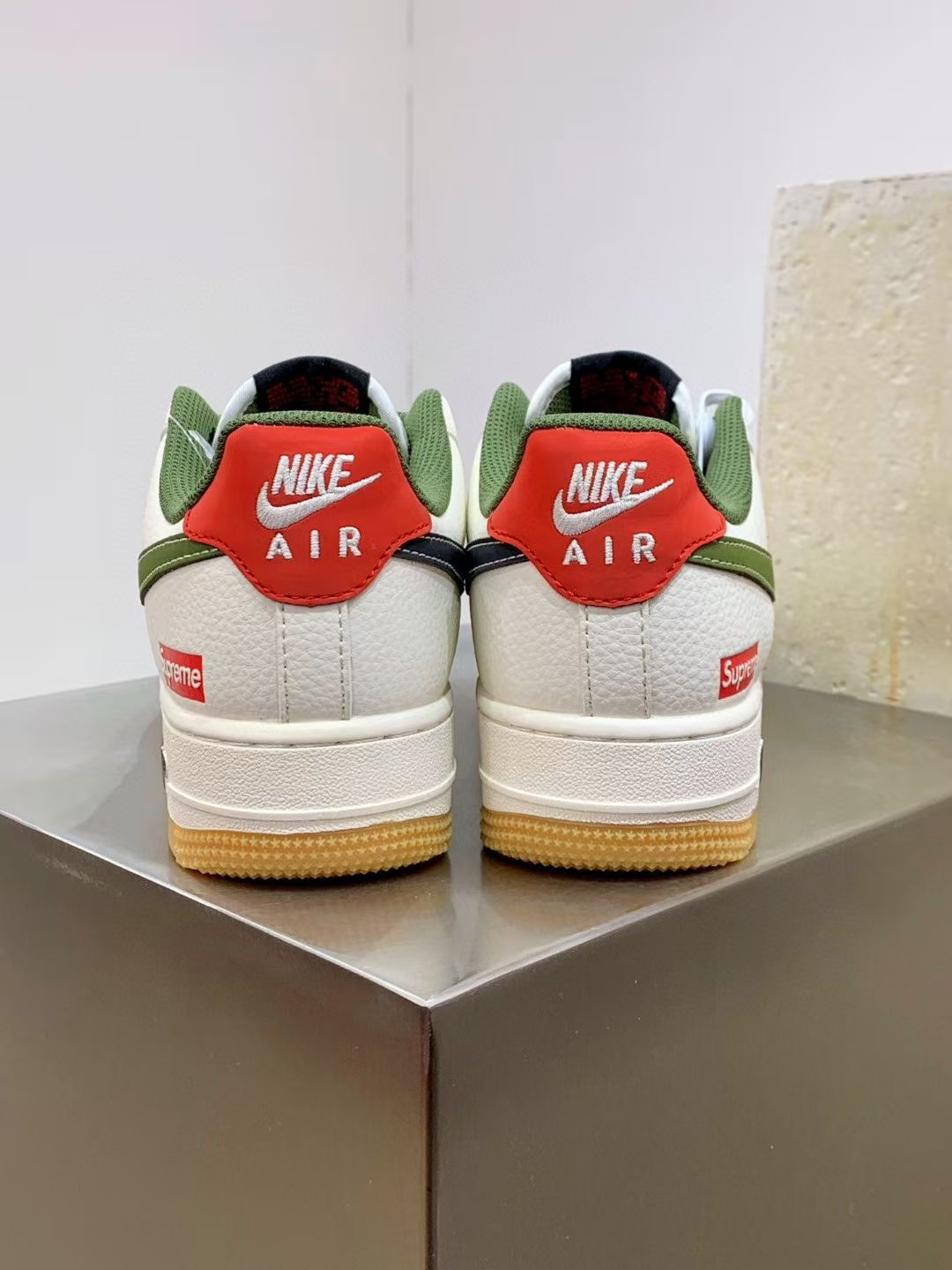 Nike Air Force 1 x Supreme Sneakers