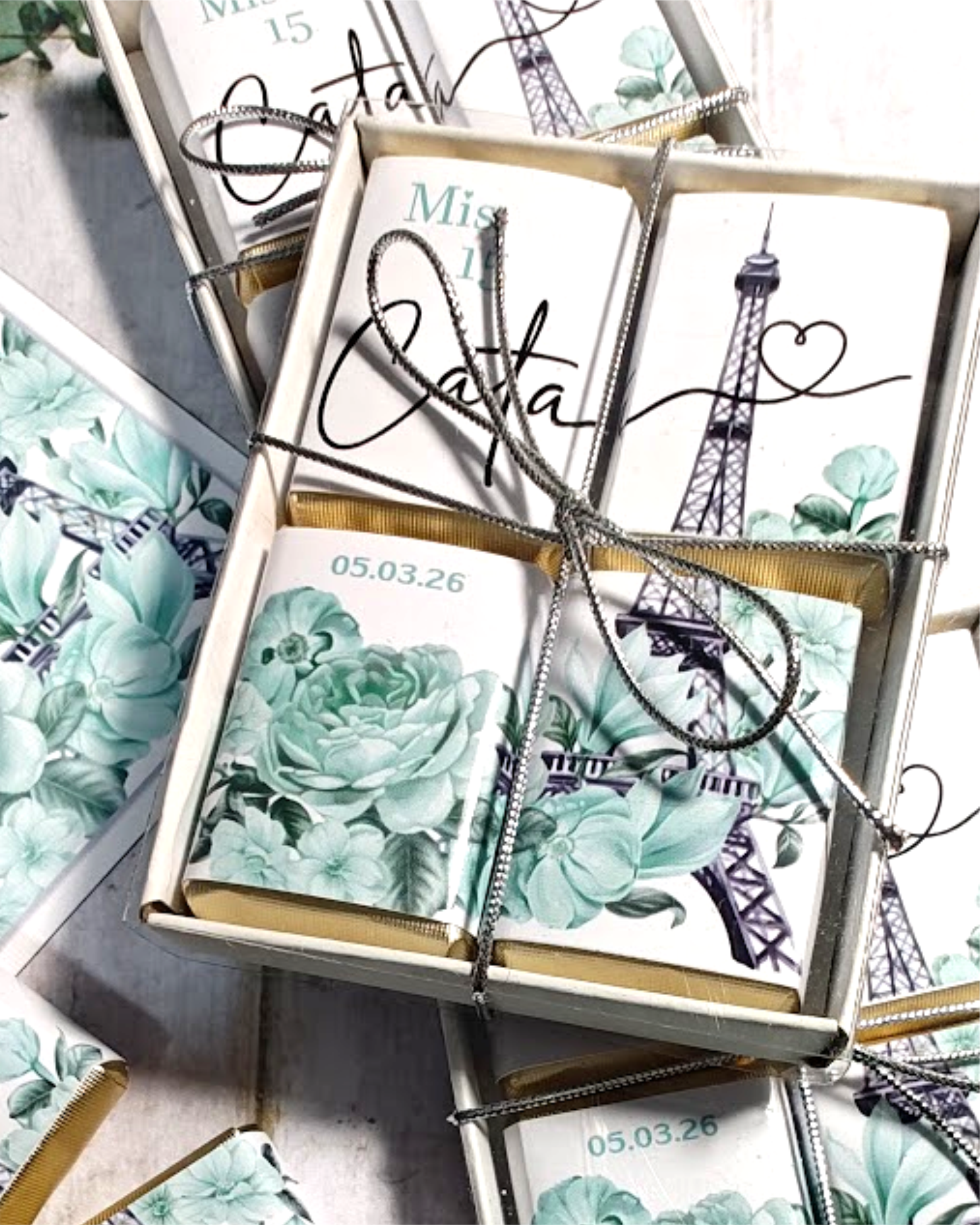 10 CAJITAS con 4 MINI CHOCOLATES PERSONALIZADOS 