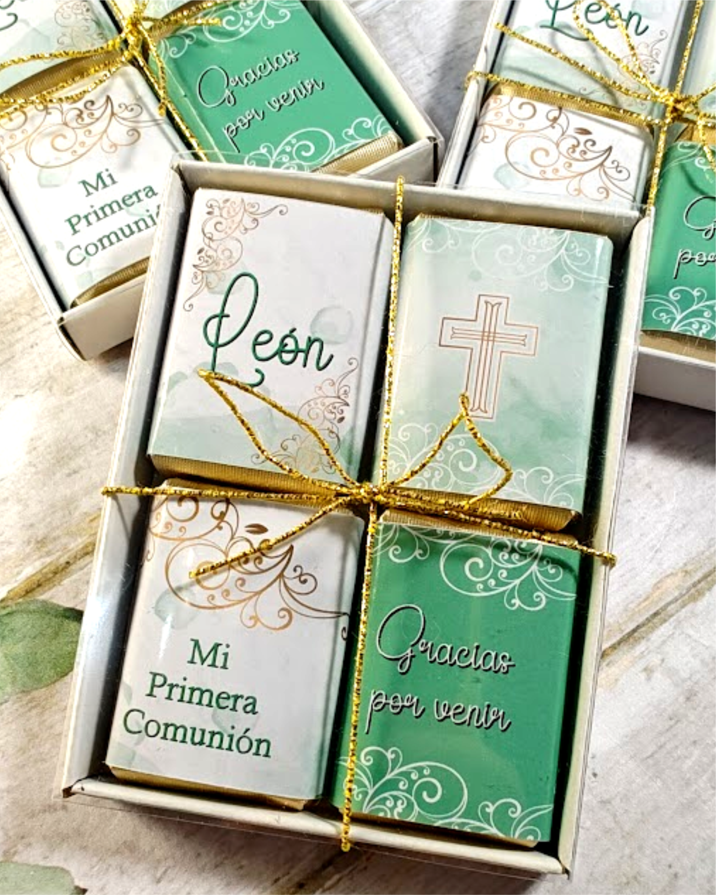 10 CAJITAS con 4 MINI CHOCOLATES PERSONALIZADOS 