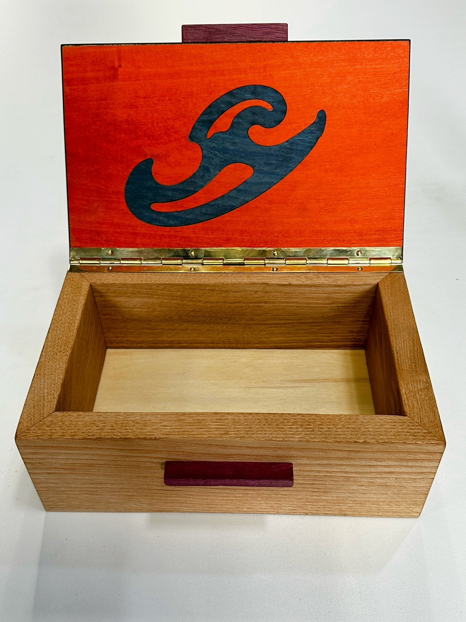 Boîte vide-poche “Esprits d’Amazonie” – châtaignier, amarante & marqueterie de paille