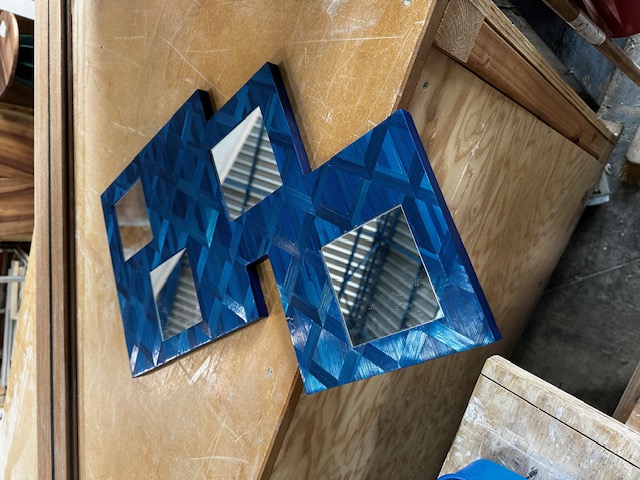 Miroir “Carrés Bleus” – marqueterie de paille trompe-l’œil