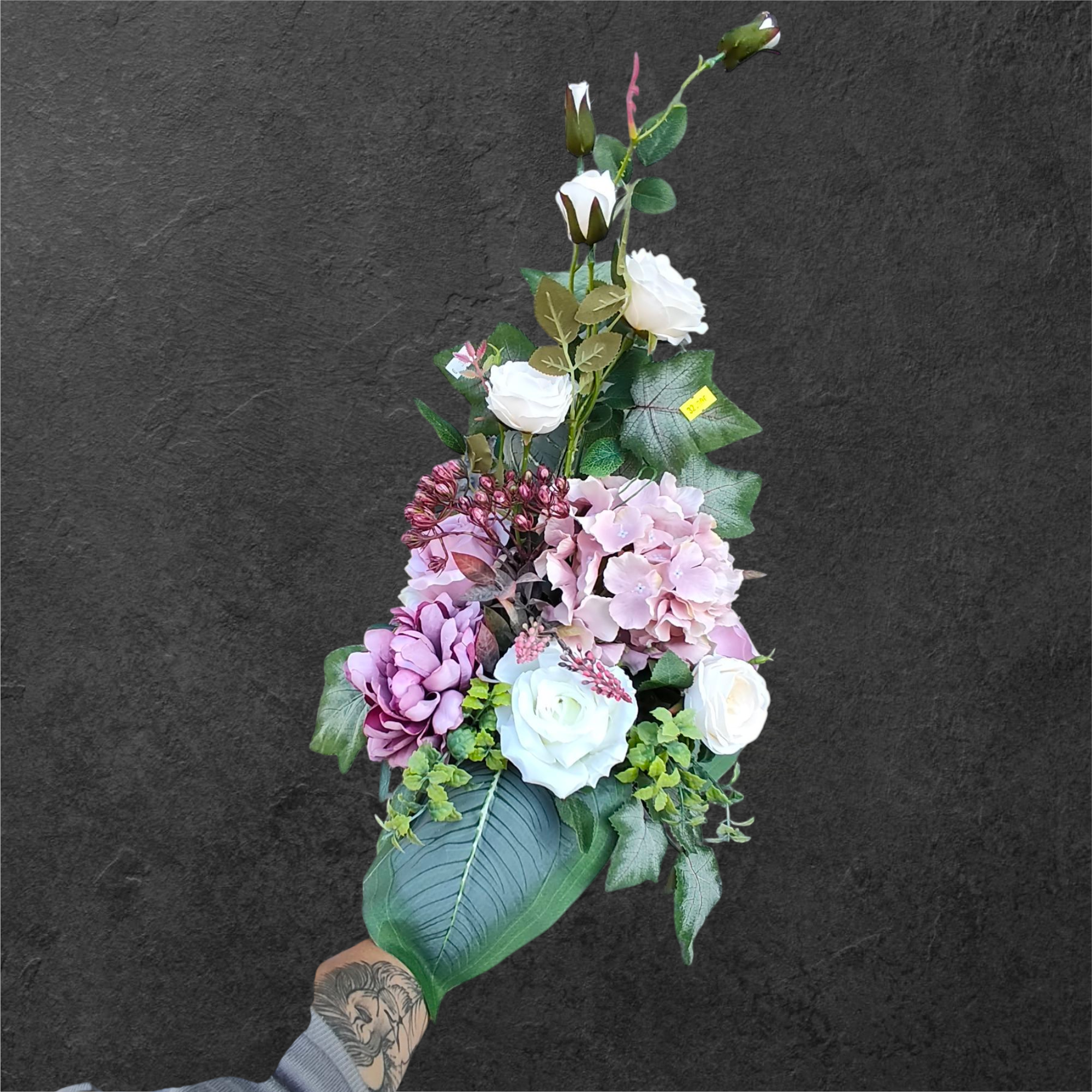 Dirbtinių gėlių puokštė