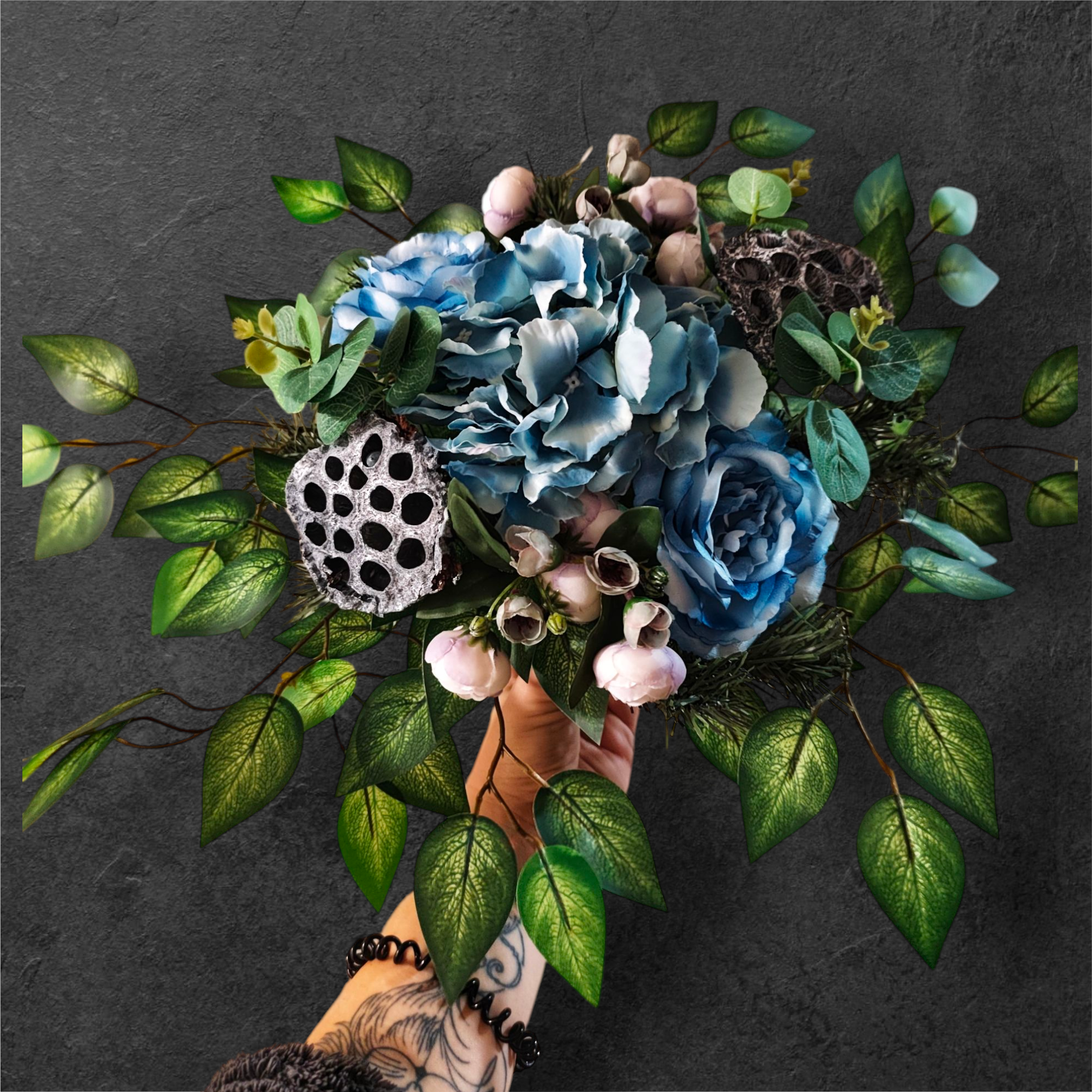 Mėlyna gėlių puokštė