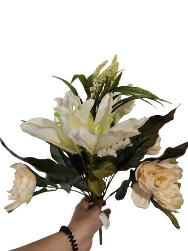 Dirbtinių gėlių puokštė