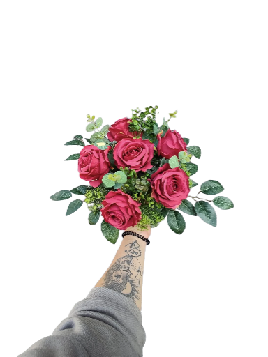 Dirbtinių rožių puokštė