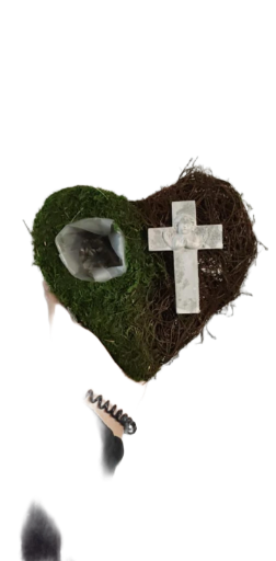 Širdelės formos kapų dekoracija