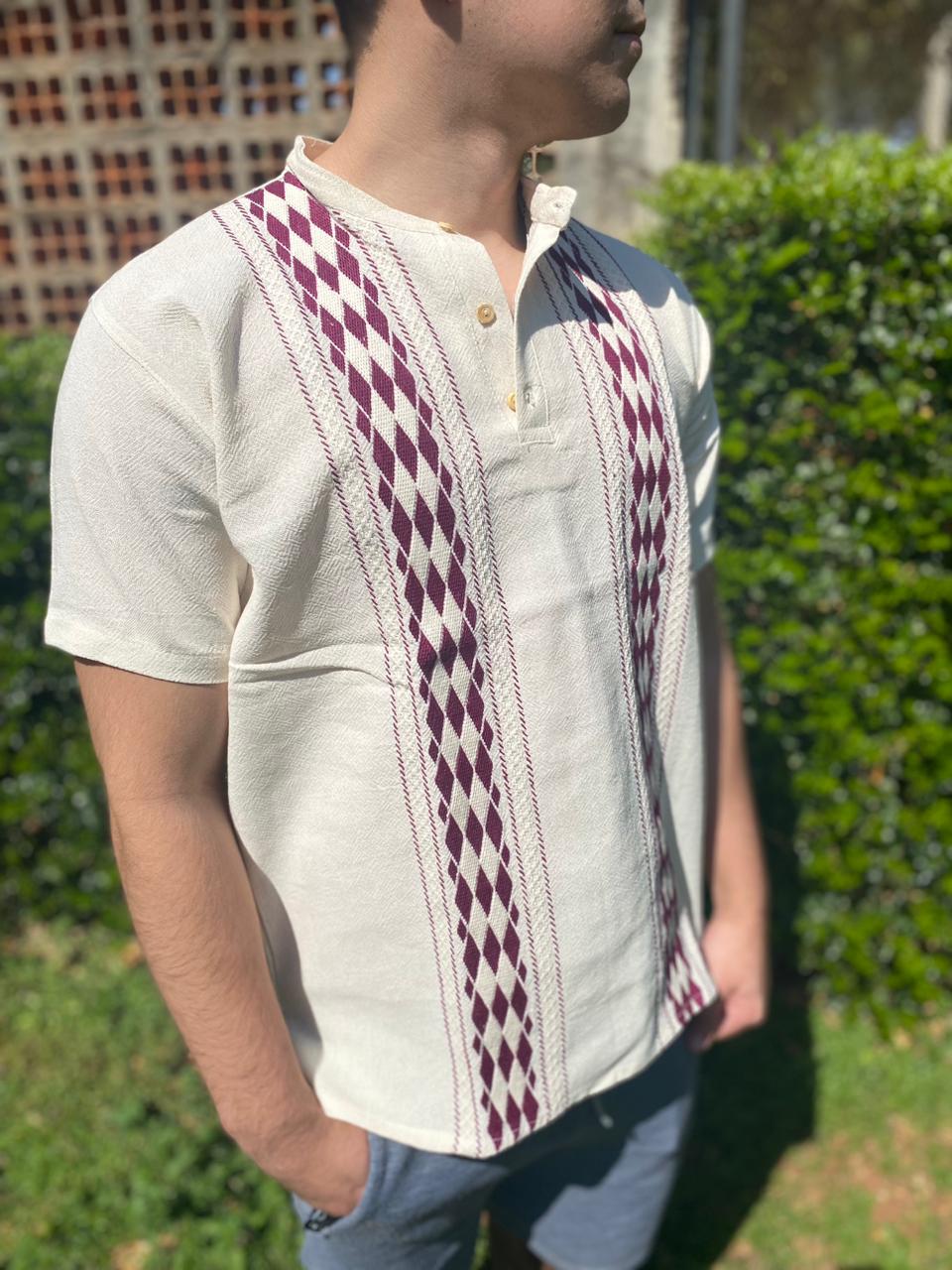 Chomba con bordado de Ao Po'i