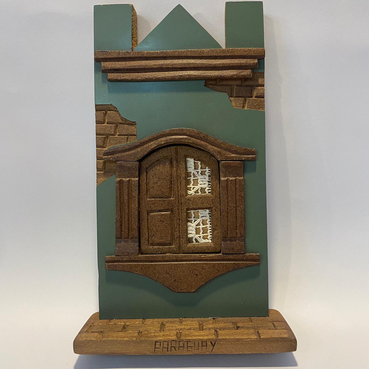 Fachada Colonial artesanal de madera