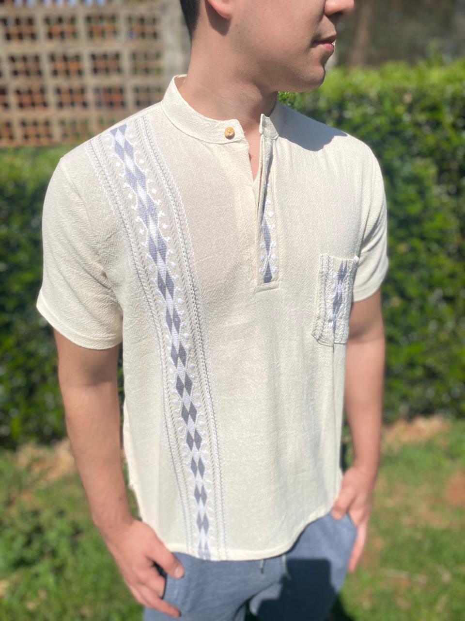 Chomba con bordado de Ao Po'i