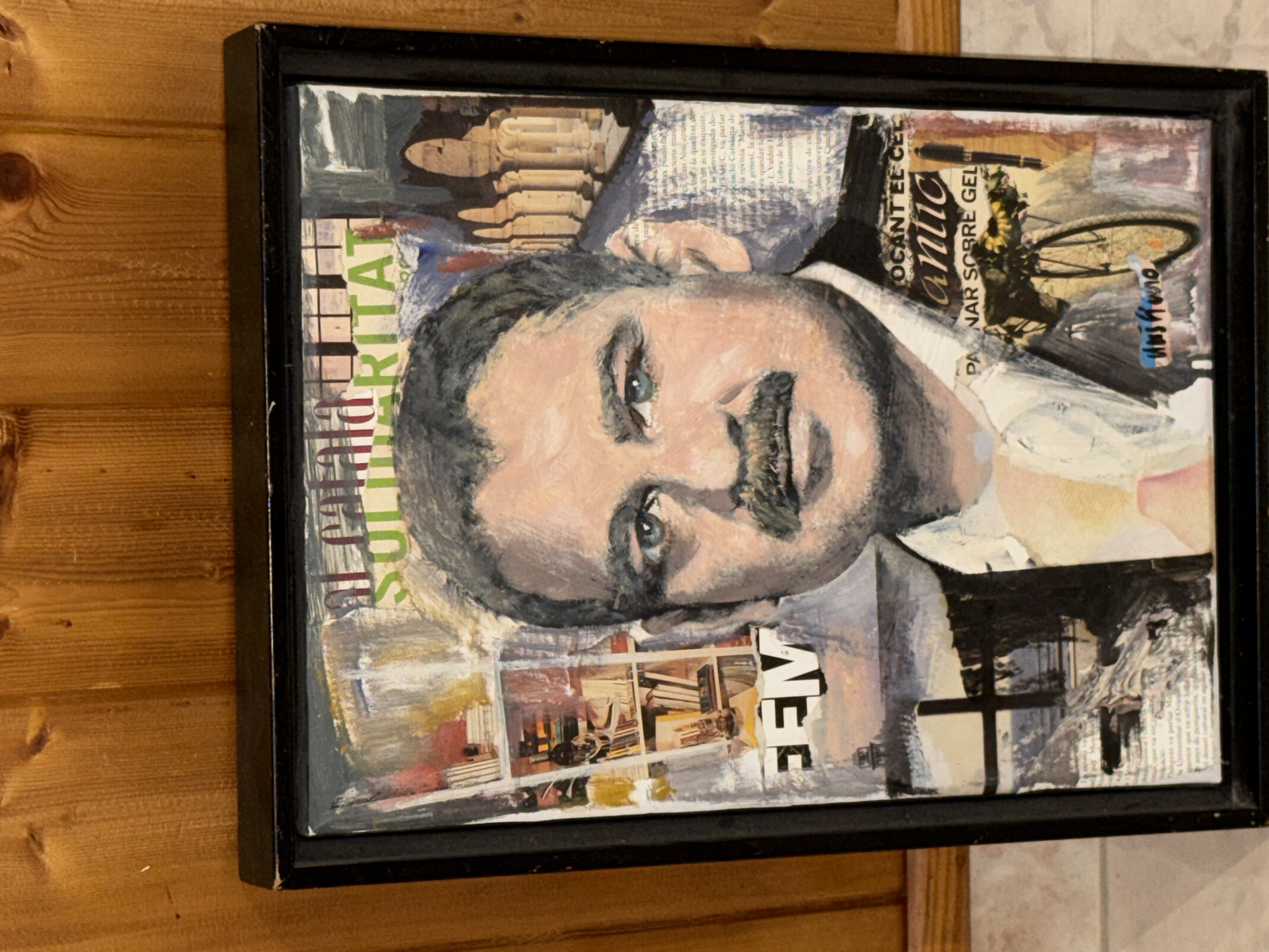 Cuadro mixto con collage y retrato
