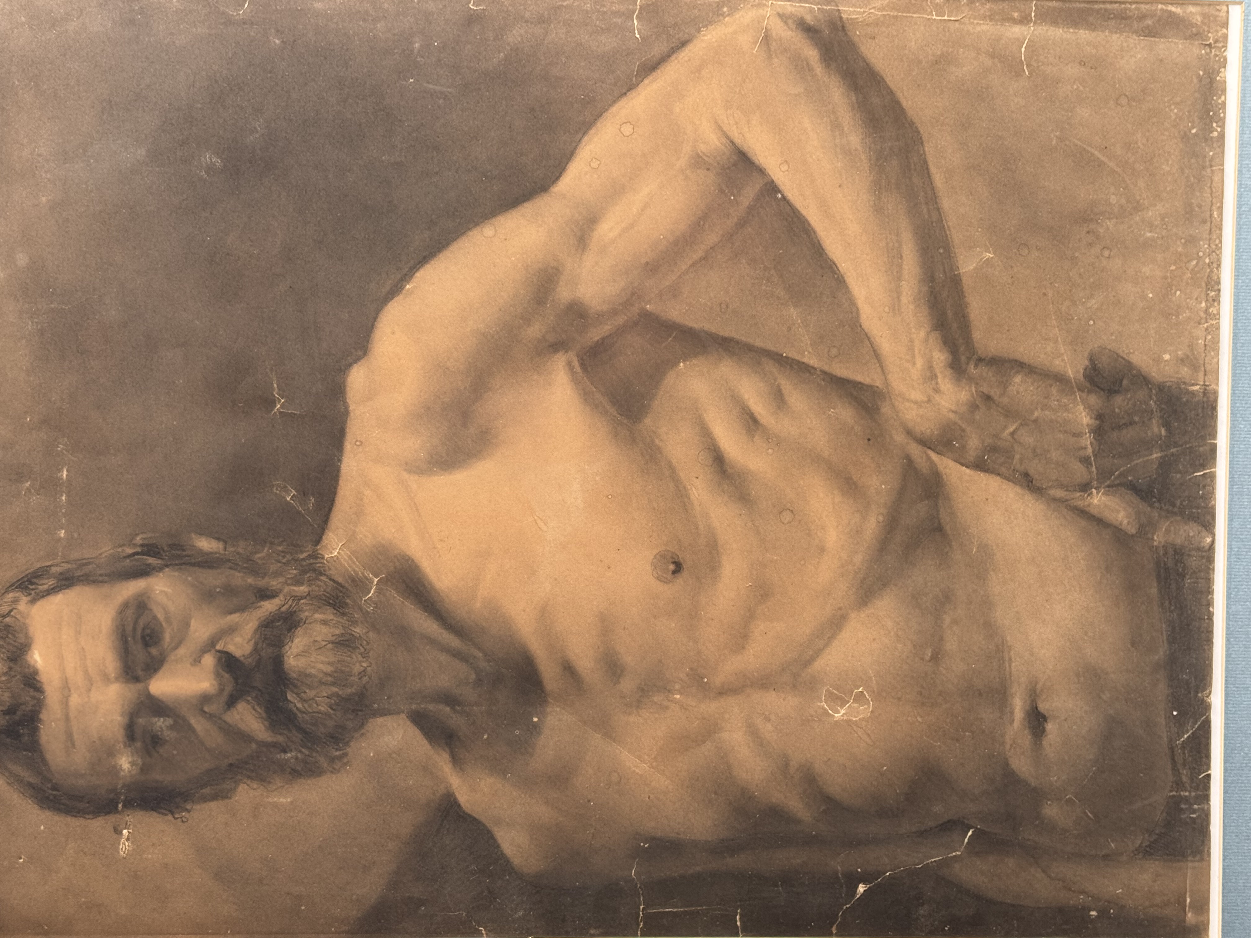 Dibujo al carboncillo de figura masculina 