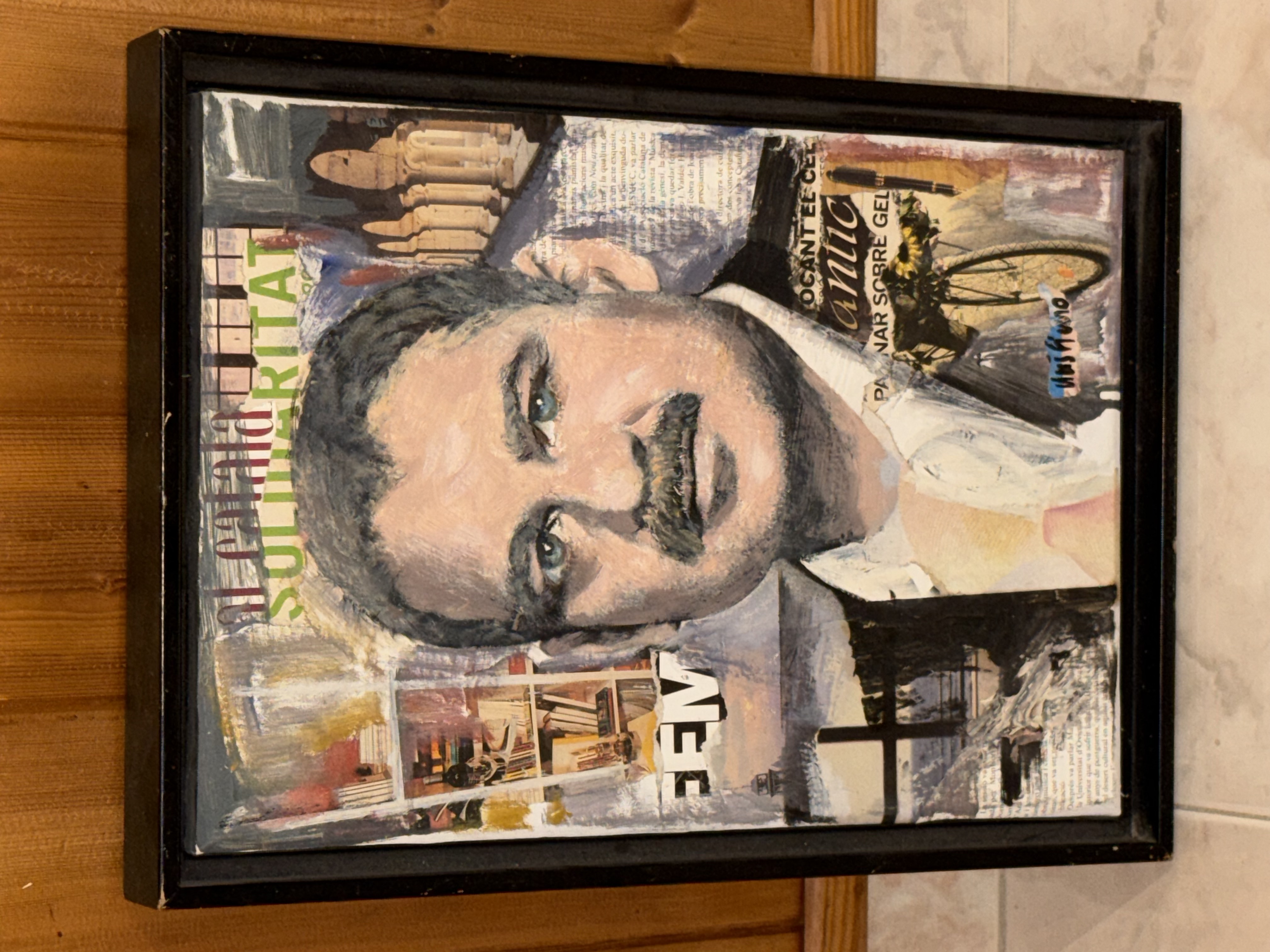 Cuadro mixto con collage y retrato