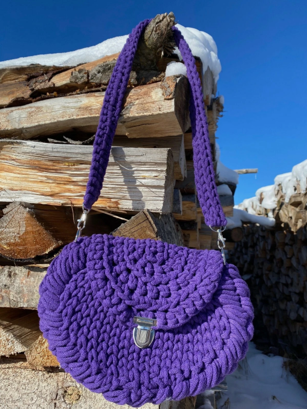 Handgefertigte lila Tasche