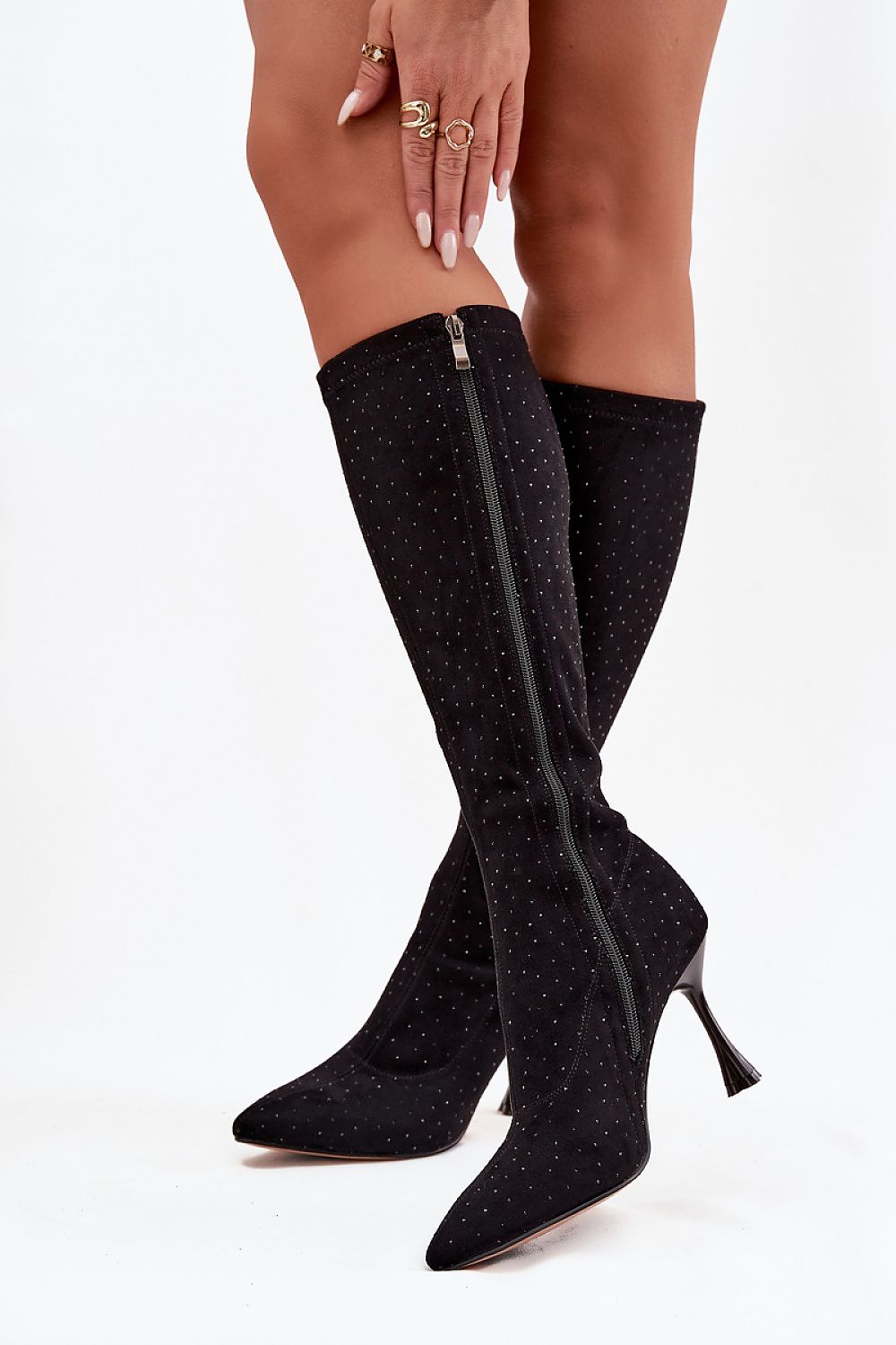 Bota de cano alto preta com salto fino