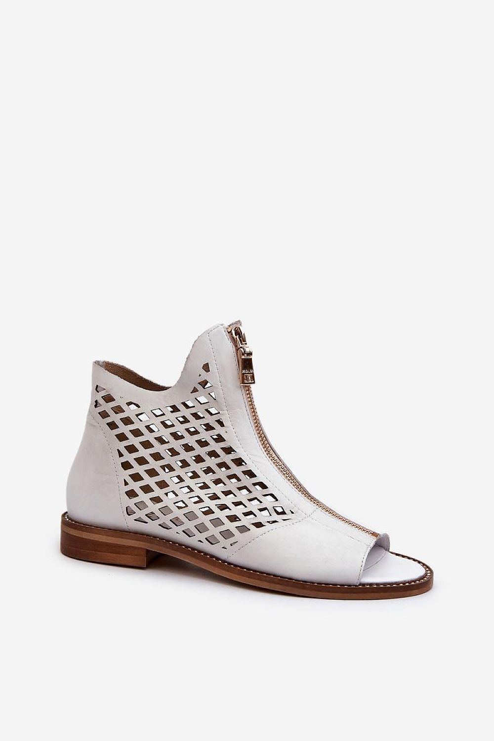 Sandália aberta feminina em couro