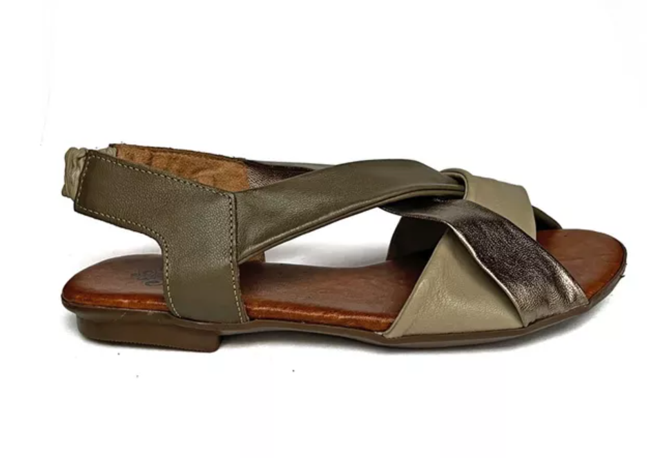 Sandálias de couro  trancadinha estilosa