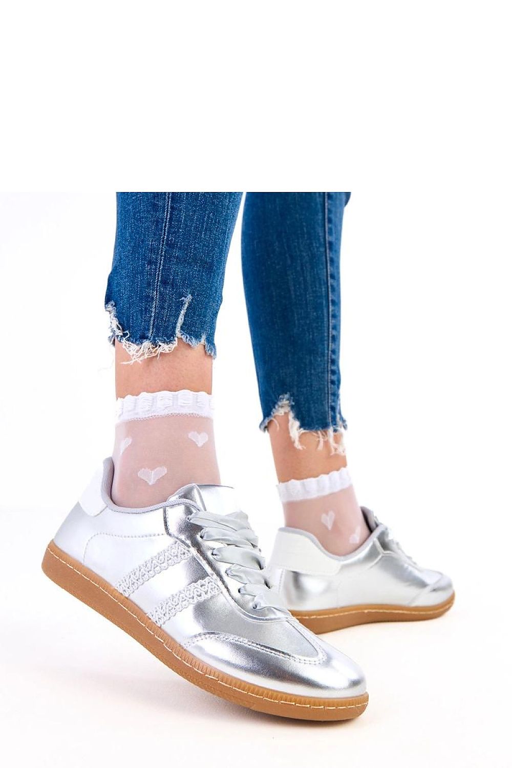 Tênis prateado feminino