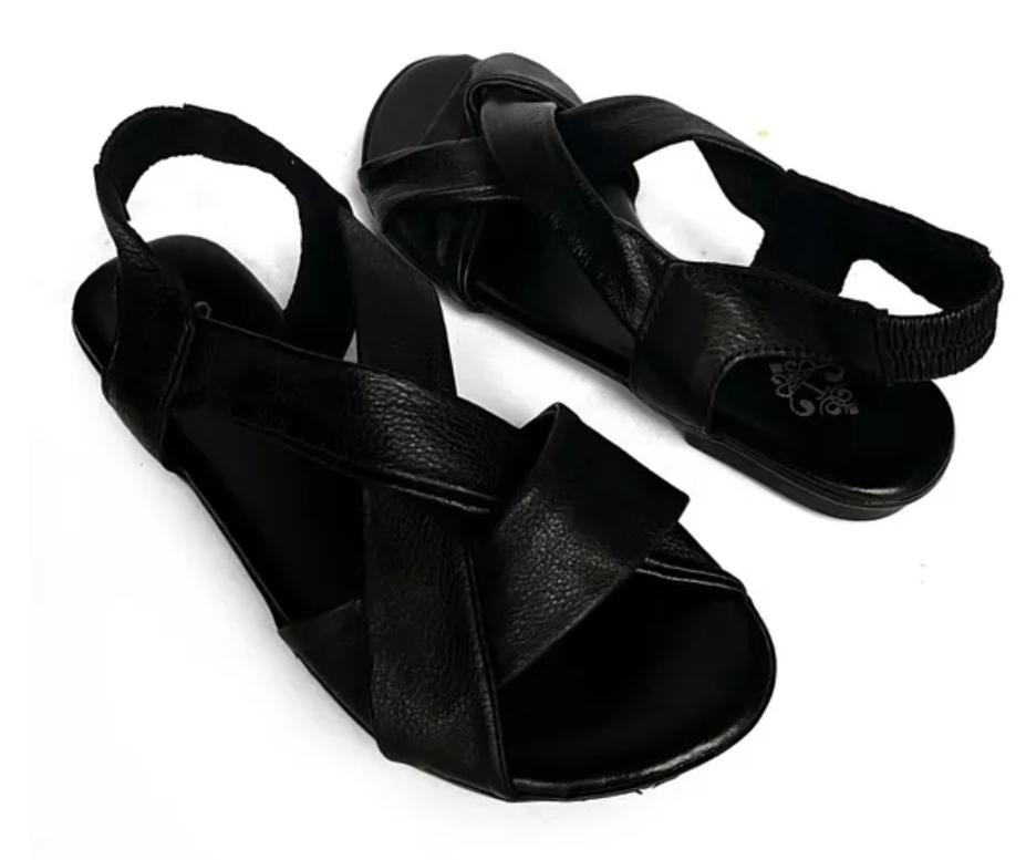 Sandálias de couro  trancadinha estilosa