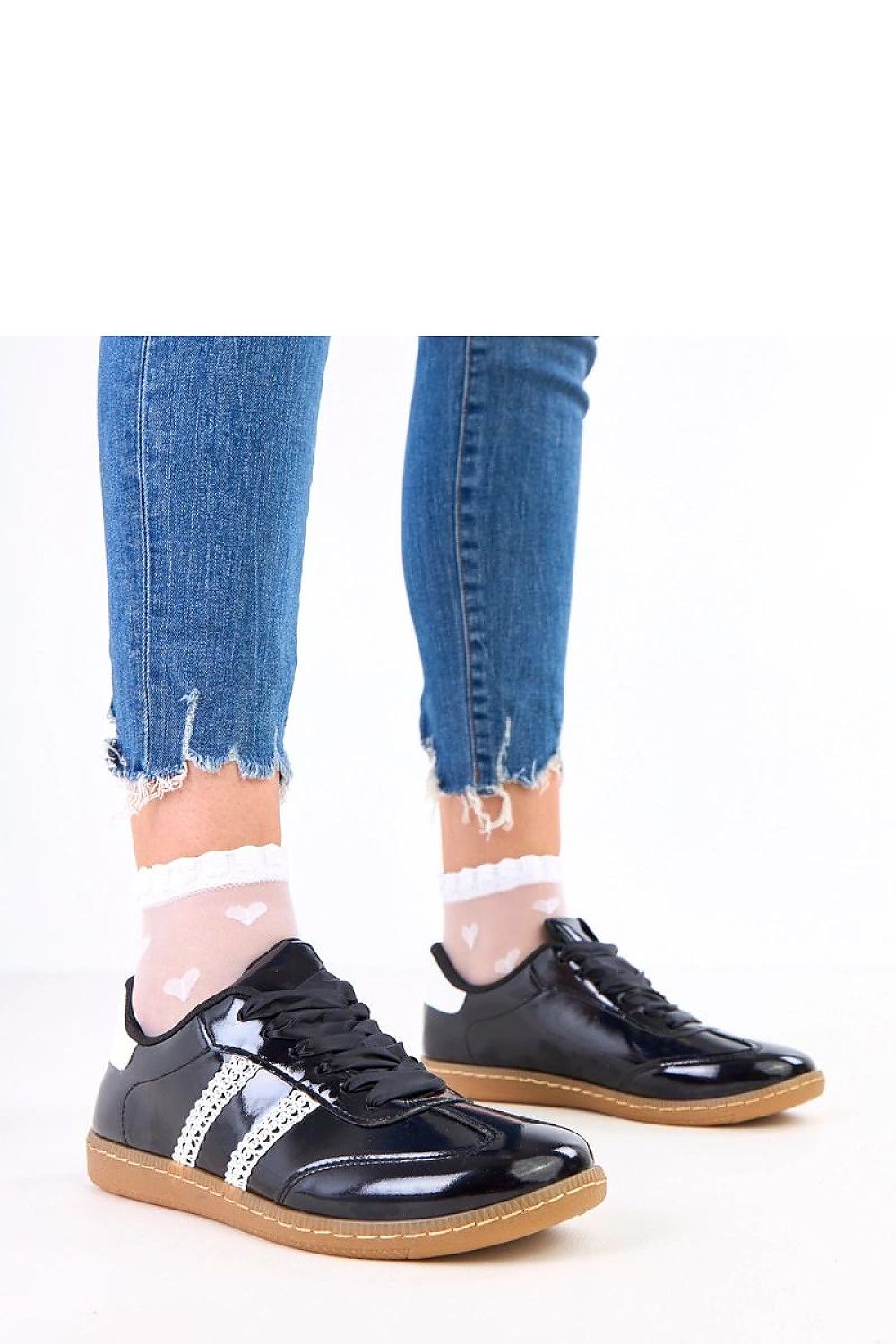 Tênis prateado feminino