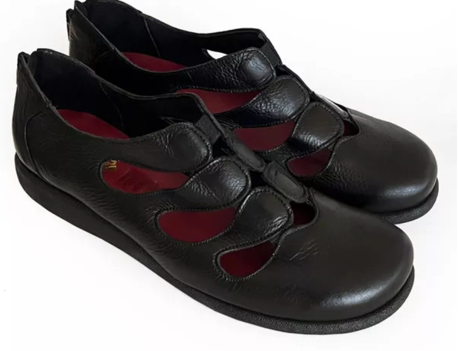 A sapatilha Noveau Comfort retrô  feita à mão  com design vintage