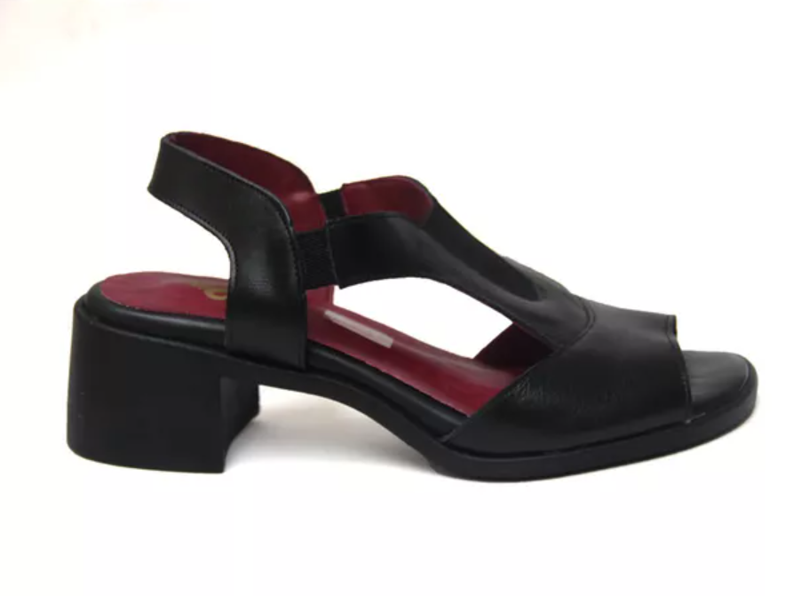 Sandálias femininas de couro preto