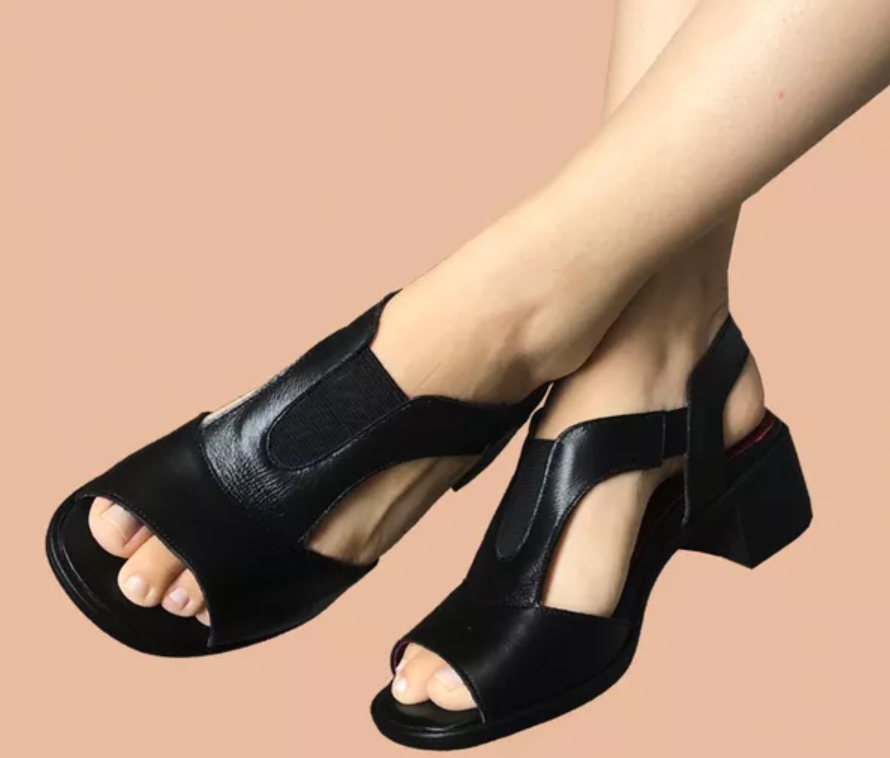 Sandálias femininas de couro preto