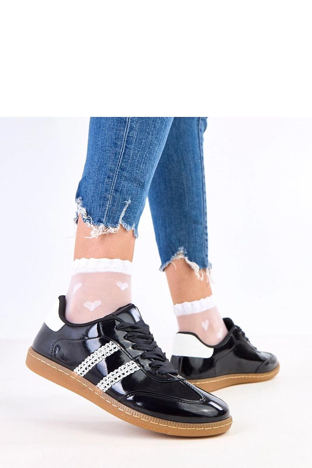 Tênis prateado feminino